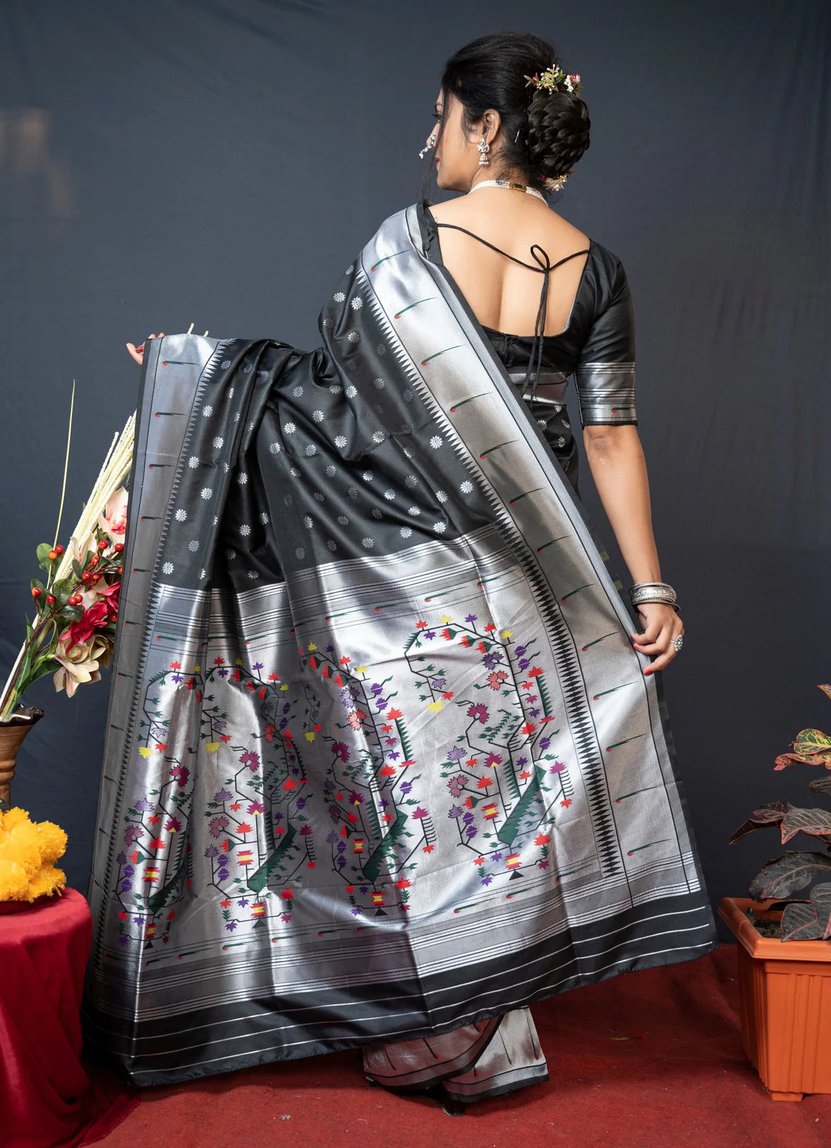 Munia Brocade Paithani Black